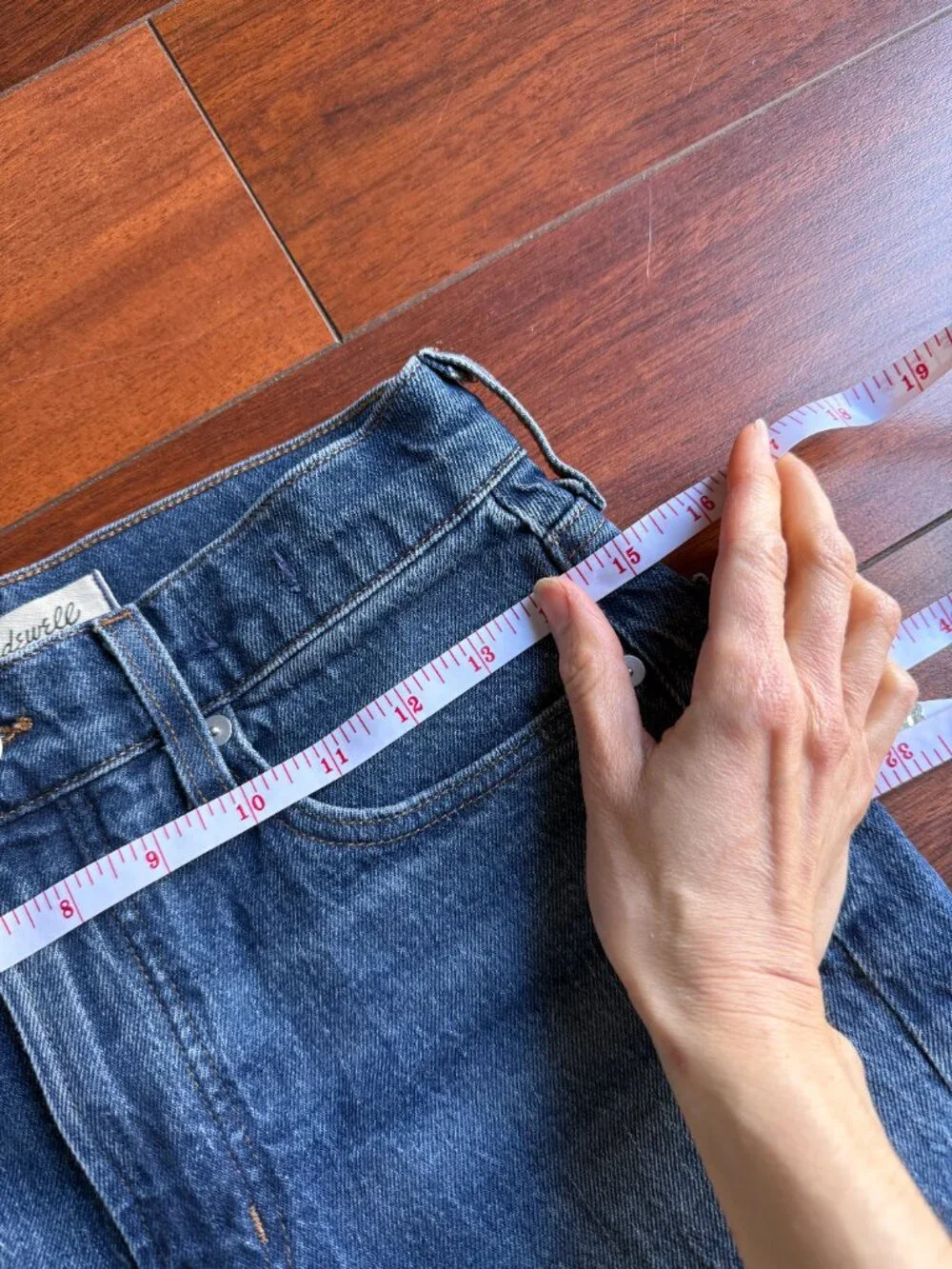 Madewell, The Perfect Vintage Jean Size 26, Straight Leg, Mid Rise Medium Wash - Picture 5 of 9